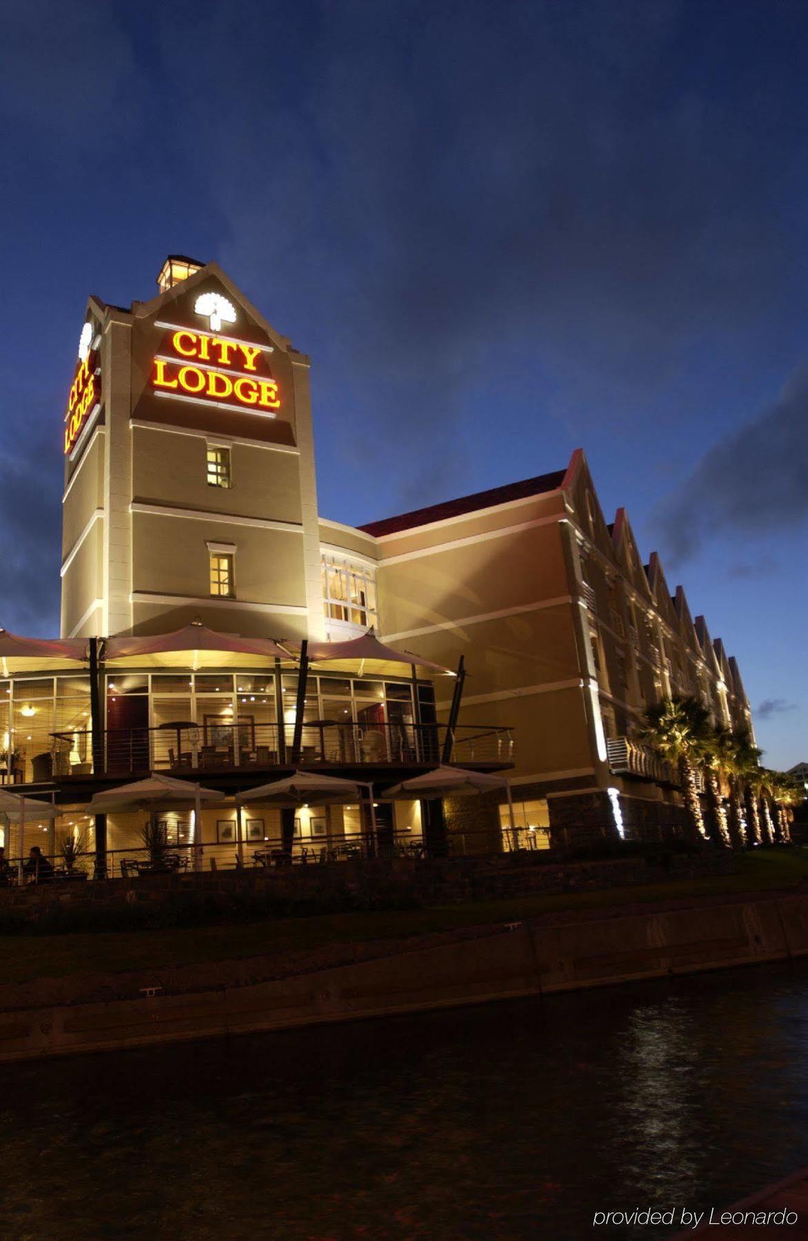 ซิตี้ ล้อดจ์ โฮเต็ล วีแอนด์เอ วอเตอร์ฟร้อนท์ เคปทาวน์ Hotel ภายนอก รูปภาพ