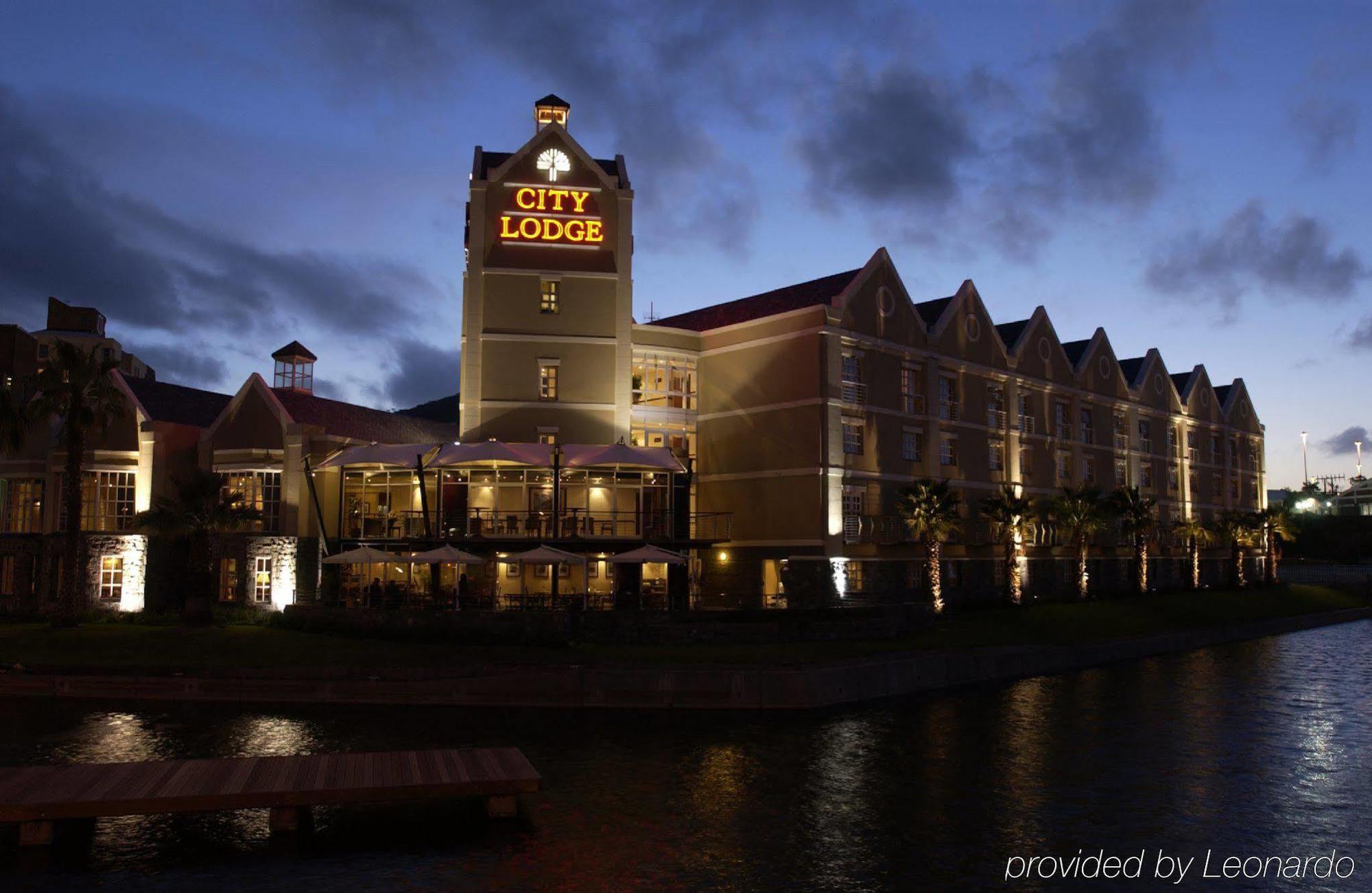 ซิตี้ ล้อดจ์ โฮเต็ล วีแอนด์เอ วอเตอร์ฟร้อนท์ เคปทาวน์ Hotel ภายนอก รูปภาพ