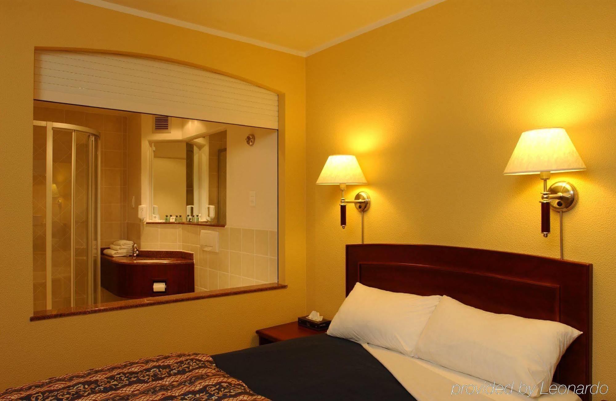 ซิตี้ ล้อดจ์ โฮเต็ล วีแอนด์เอ วอเตอร์ฟร้อนท์ เคปทาวน์ Hotel ภายนอก รูปภาพ