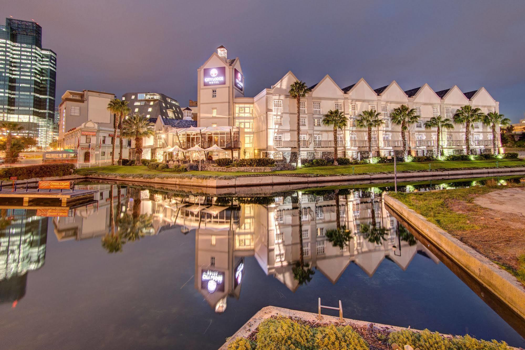 ซิตี้ ล้อดจ์ โฮเต็ล วีแอนด์เอ วอเตอร์ฟร้อนท์ เคปทาวน์ Hotel ภายนอก รูปภาพ