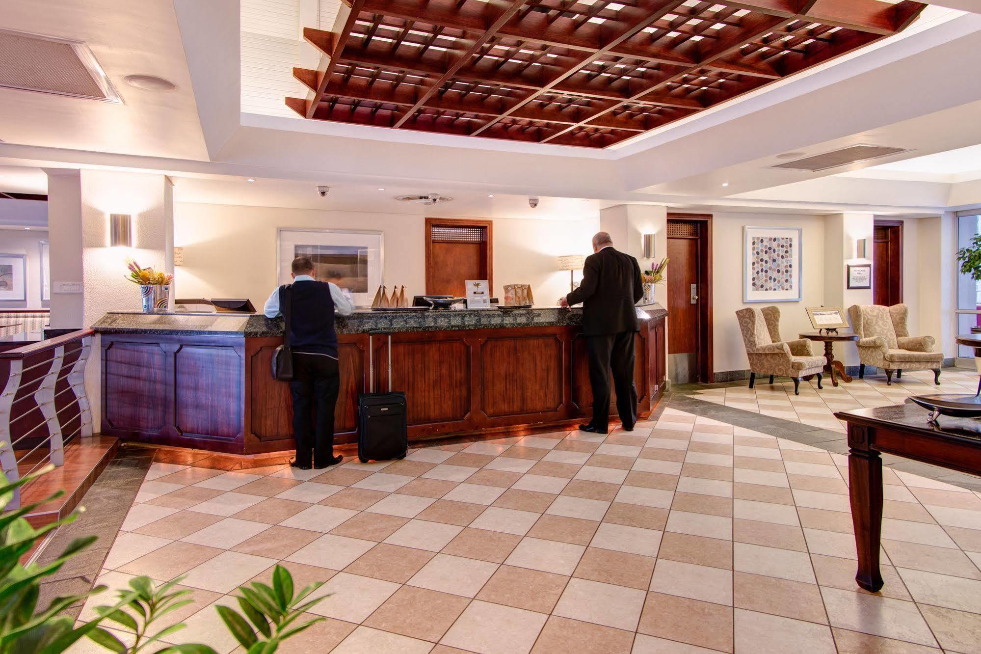 ซิตี้ ล้อดจ์ โฮเต็ล วีแอนด์เอ วอเตอร์ฟร้อนท์ เคปทาวน์ Hotel ภายนอก รูปภาพ