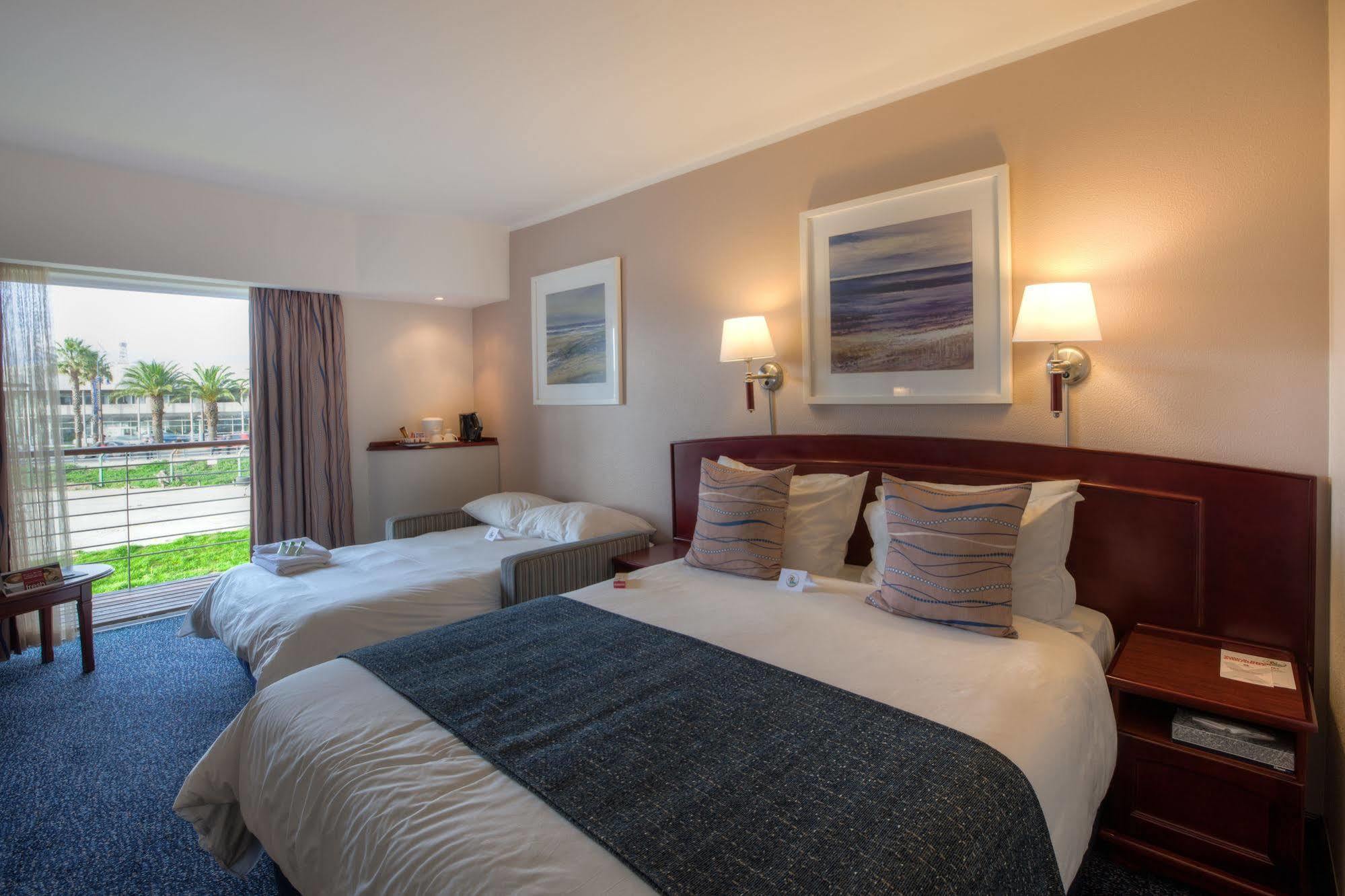 ซิตี้ ล้อดจ์ โฮเต็ล วีแอนด์เอ วอเตอร์ฟร้อนท์ เคปทาวน์ Hotel ภายนอก รูปภาพ