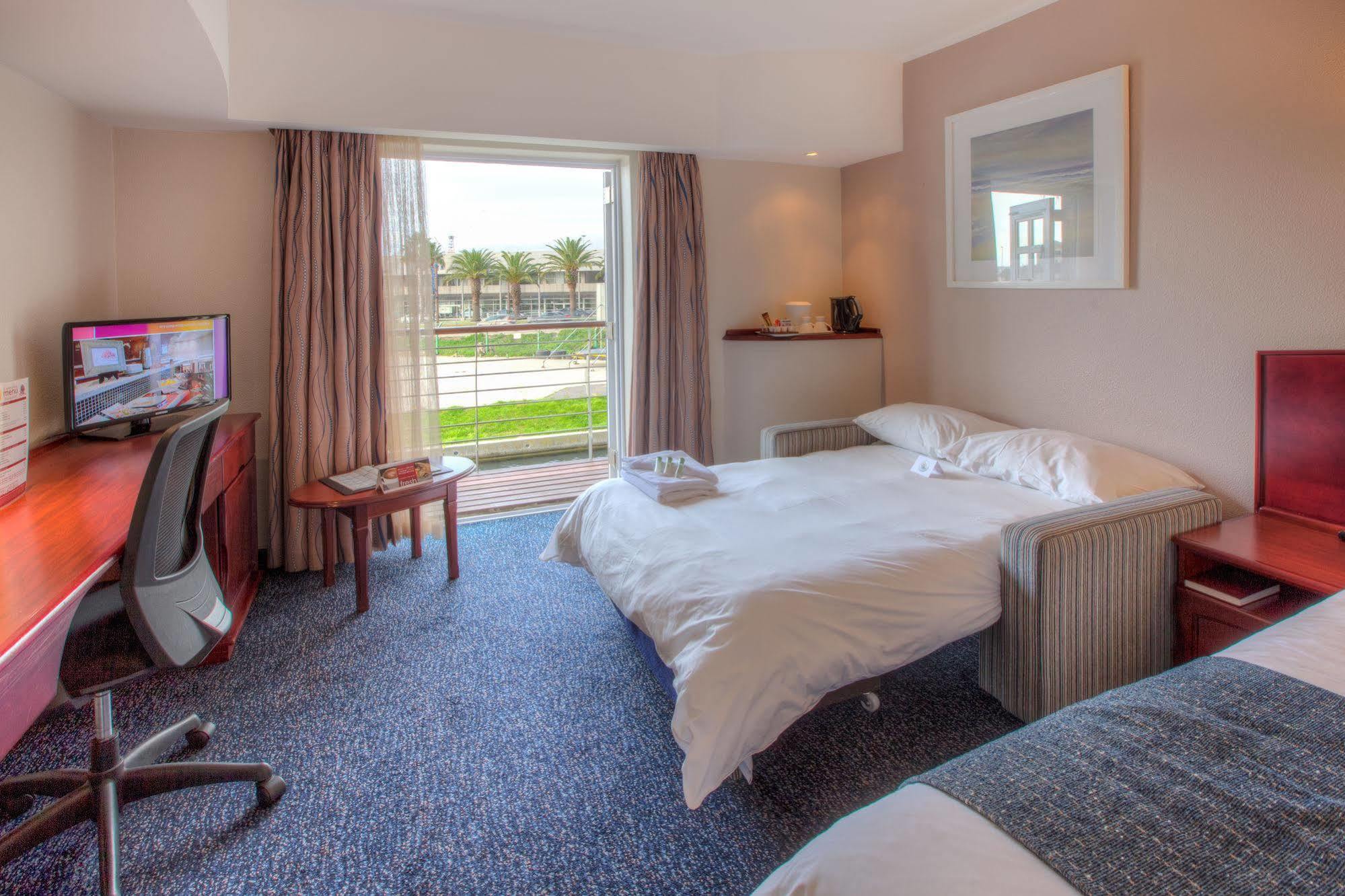 ซิตี้ ล้อดจ์ โฮเต็ล วีแอนด์เอ วอเตอร์ฟร้อนท์ เคปทาวน์ Hotel ภายนอก รูปภาพ